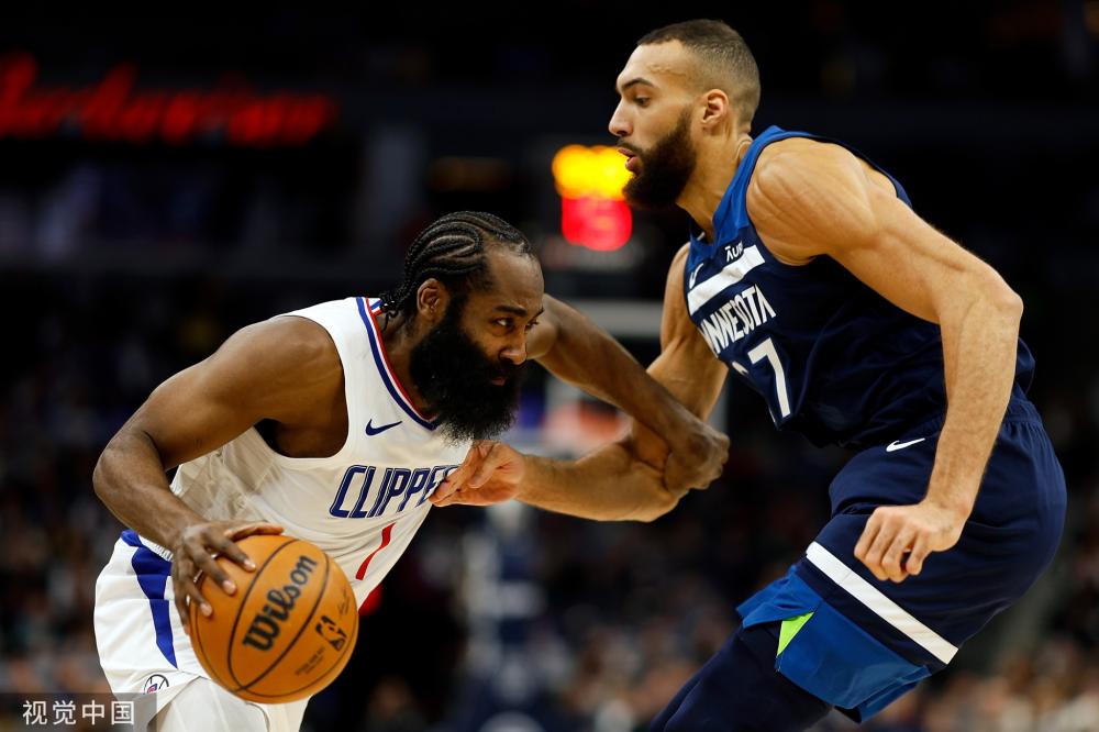 [中超]王大雷染红 鲁能守得一分.